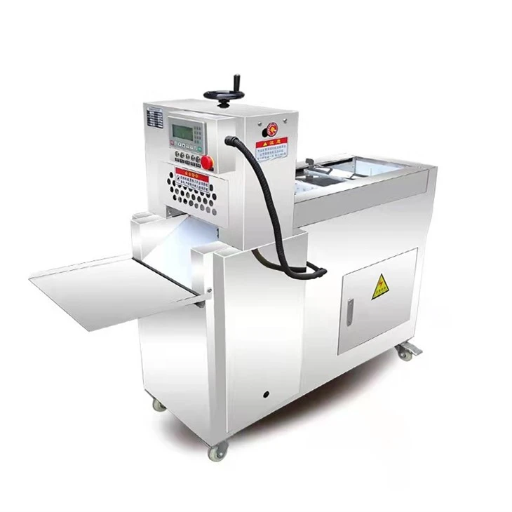 Cắt lát thịt bò cuộn thịt xông khói